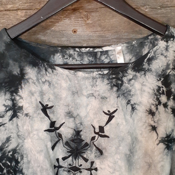 Mono B Medium long sleeve crop top - Picture 4 of 13